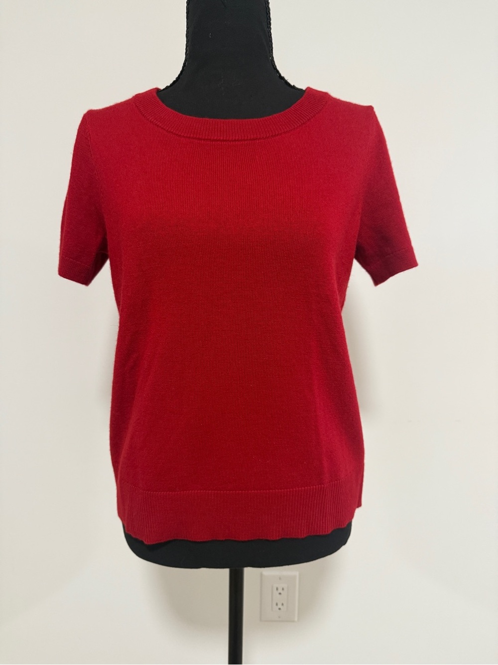 Nicole Miller Extra Fine Merino Wool Top Size S Cherry Red Button Back Knit Fall